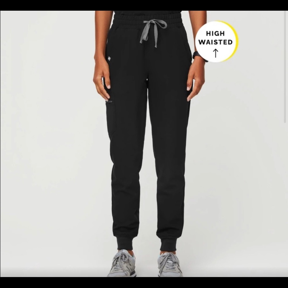 Zamora high waisted jogger scrub pants Small, reposhed due to wrong size!